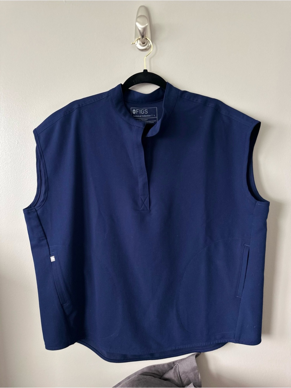 FIGS women’s Navy Scrub Top with Mandarin Collar
